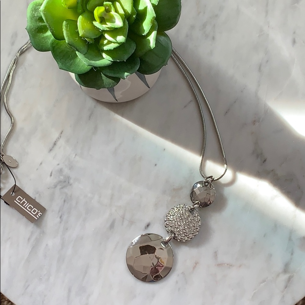 Chico’s pendant necklace